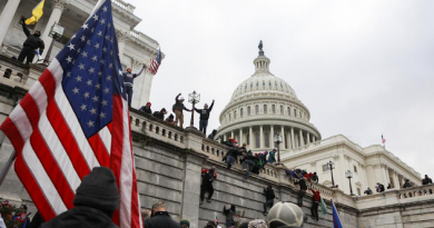 Turba de simpatizantes del entonces presidente Donald Trump, toma por asalto el Capitolio en Washington. /Foto: Reuters