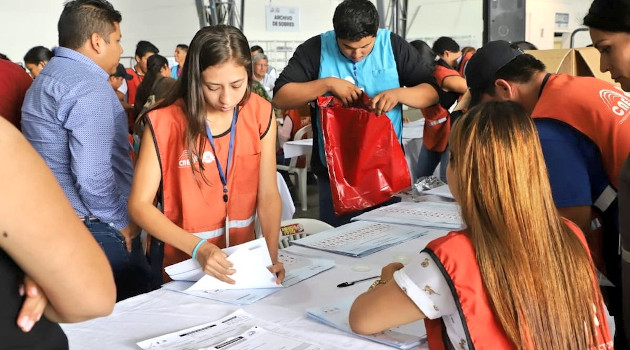 El CNE de Ecuador decidió realizar el reconteo del ciento por ciento de los votos en 17 de las 24 provincias del país. /Foto: Reuters