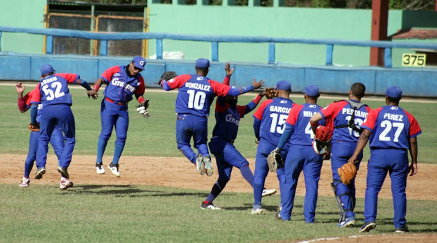 Los Alazanes de Granma devolvieron el nocao a los Vegueros. /Foto: Oscar Alfonso Sosa (ACN)