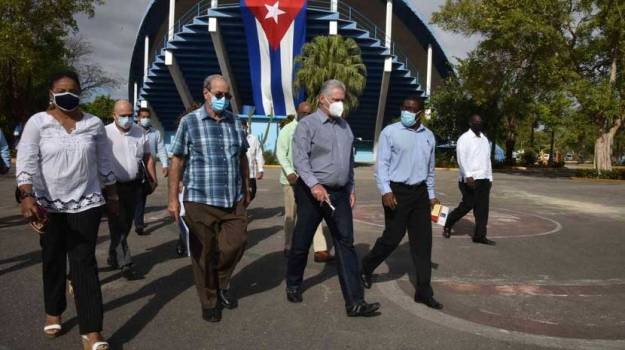 Presidente de la República, Miguel Díaz-Canel Bermúdez, en su visita, este viernes 12 de marzo, a la Universidad de Ciencias de la Cultura Física y el Deporte Manuel Fajardo (UCCFD).