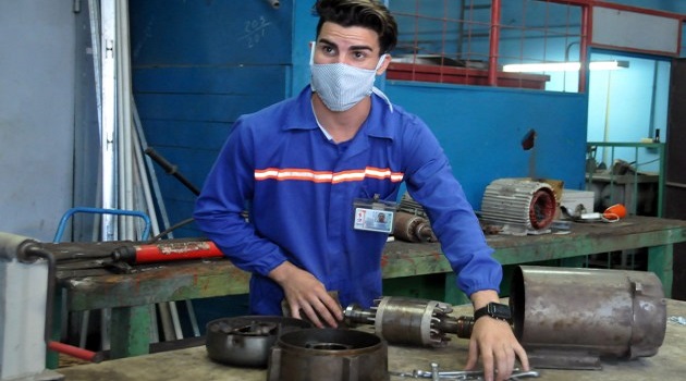 Luis Gabriel Manso Ulloa, electricista A de mantenimiento en la Termoeléctrica: “Estoy agradecido, porque nuestras inquietudes fueron escuchadas y tienen una respuesta./Foto: Juan Carlos Dorado.