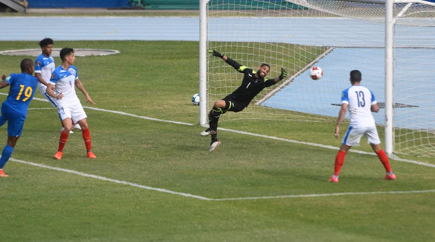 Curazao abrió el marcador en el minuto 10. Leandro Bacuna (19) recibió un pase largo, se metió al área y de derecha cruzó al portero Sandy Sánchez. /Foto: Omar Solis