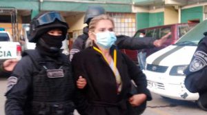 Policía de Bolivia detiene a la expresidenta de facto Jeanine Áñez