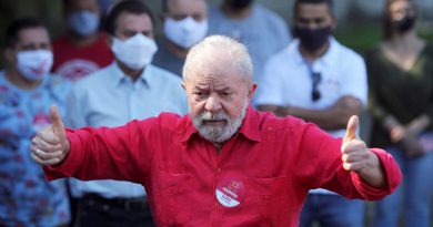 Lula da Silva después de votar en las elecciones municipales, Sao Bernardo do Campo, Brasil, 15 de noviembre de 2020. /Foto: Amanda Perobelli / Reuters