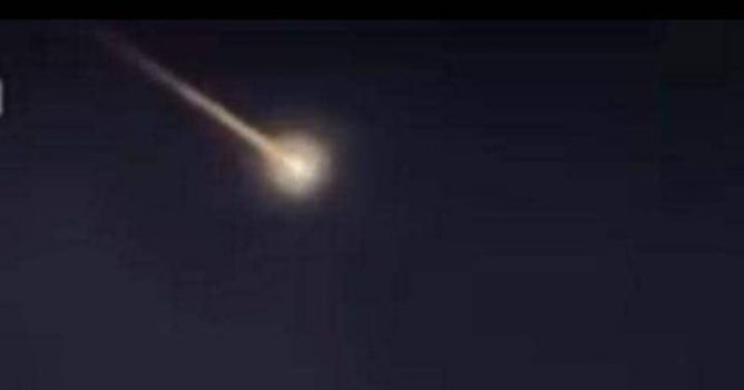 El #meteorito de esta noche, visto desde un balcón en Moa, Holguín. Foto: Gerardo Hernández/ Vía Twitter.