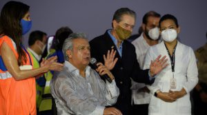Piden prohibición de salida del país a presidente de Ecuador y algunos de sus ministros