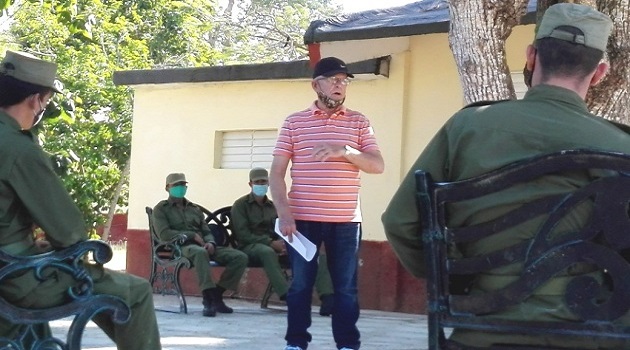 Durante el intercambio salieron a la palestra pasajes de las diferentes gestas en la que participó el destacado combatiente. /Foto: Armando Sáez