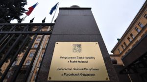 Moscú declara 'personas non grata' a 20 empleados de la Embajada de la República Checa