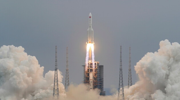 Lanzamiento del cohete Long March 5B en Wenchang, China, el 29 de abril de 2021. /Foto: China Daily / Reuters