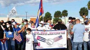 Cubanoamericanos en Miami, EEUU, reclaman fin del bloqueo a Cuba 