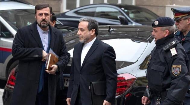 El jefe negociador nuclear de Irán, Seyed Abás Araqchi (C), en Viena, Austria. /Foto: HispanTV