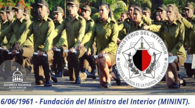 Oficiales del Ministerio del Interior.