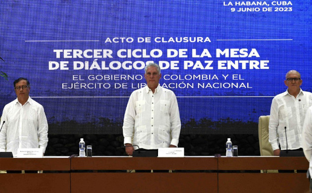 Ceremonia de cierre del tercer ciclo de la mesa de diálogo entre el ELN y el Gobierno de Colombia. Foto: CubaMinrex/Twitter