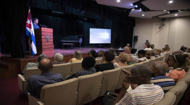 Acto en homenaje a bibliotecarios cubanos en su día.