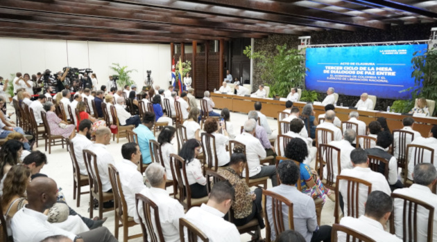 Ceremonia de cierre del tercer ciclo de la mesa de diálogo entre el ELN y el Gobierno de Colombia. Foto: CubaMinrex/Twitter