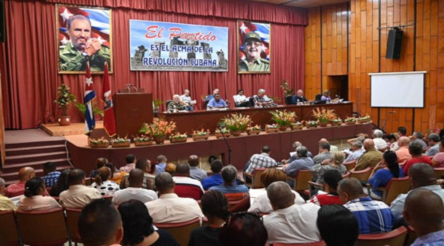 El presidente cubano encabezó la reunión conclusiva de la visita gubernamental a la provincia de Guantánamo. (Foto: PL)