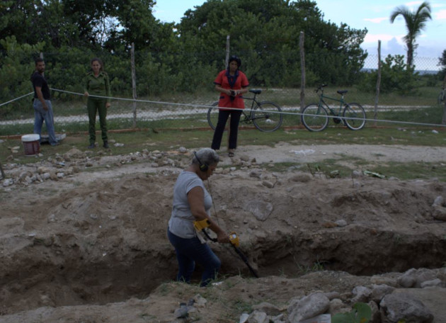 Trabajos de investigación en la zanja donde se encontraron los restos óseos del miliciano, en agosto de 2019. / Foto: cortesía de la ETAF