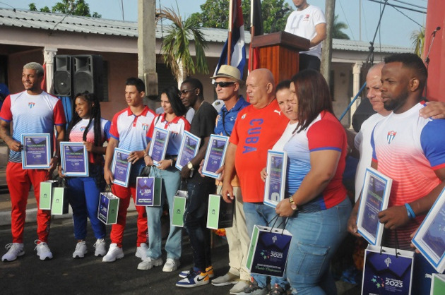 Varios de los cienfuegueros que asistieron a los Juegos Centroamericanos, estuvieron presentes en el Acto Provincial por el 26 de Julio. /Foto: Juan Carlos Dorado.