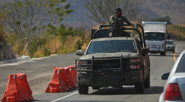 Miembro del Ejército mexicano se desplaza a la frontera con Guatemala. /Foto: Del autor