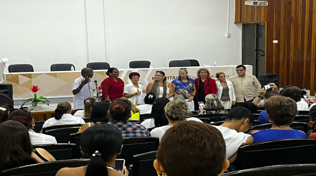 Varios reconocimientos se entregaron a trabajadores de la estadística de la salud en Cienfuegos. /Foto: Del autor.