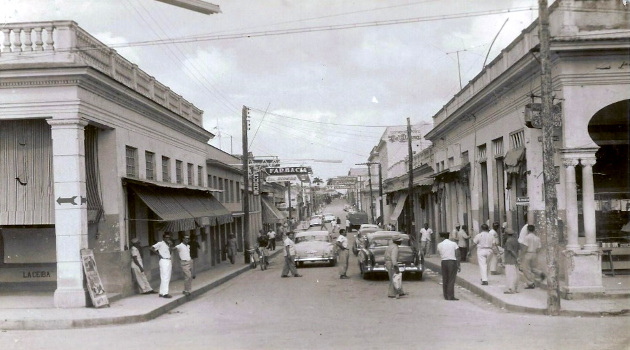 Calle Santa Rosa, una de las arterias más concurridas del municipio.