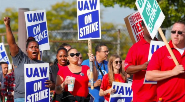 Trabajadores estadounidenses protestan contra la industria automotriz en EE.UU.