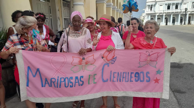 Las mariposas durante el desfile por el parque José Martí.