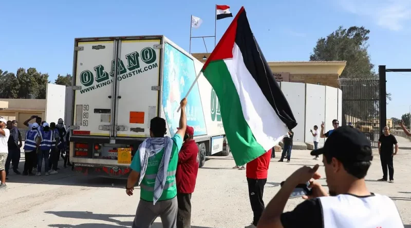 Un camión con ayuda humanitaria cruzó hoy el paso de Rafah desde Egipto con ayuda humanitaria para Gaza.