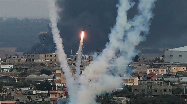 HAMAS dispara cohetes hacia las posiciones israelíes desde Rafah, sur de la Franja de Gaza, 11 de octubre de 2023./ Foto: AFP