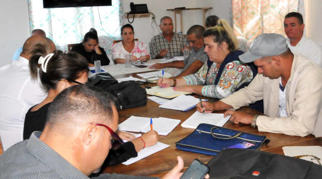 Los preparativos para la próxima zafra, la siembra de caña y la producción de alimentos ocuparon la agenda de la reunión./ Foto: Juan Carlos Dorado.