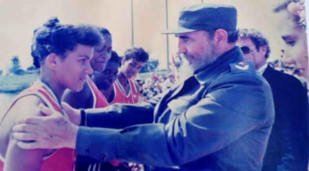 Recuerda la cienfueguera María Eugenia Espinosa Soriano su encuentro con el Comandante Fidel Castro Ruz. /Foto: Cortesía de la entrevistada