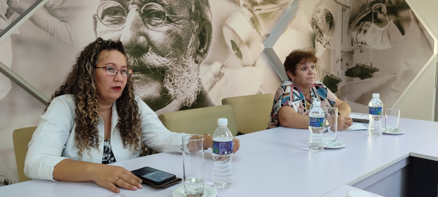 De Izquierda a derecha la Dra. Yagen Pomares Pére, directora general de Salud en la provincia y la Dra. Cristina Luna Morales, presidenta de la Comisión de Salud y Deporte de la Asamblea Nacional del Poder Popular.