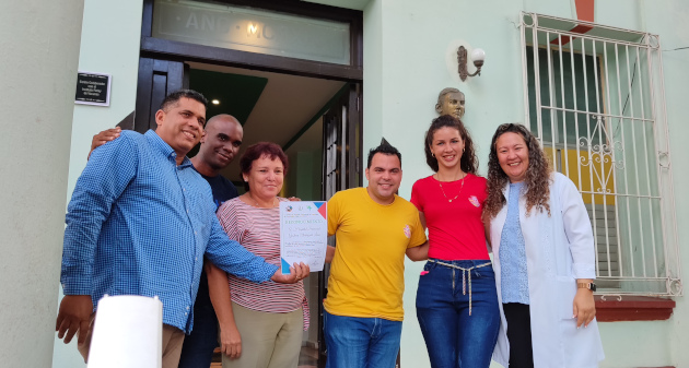 El Hospital General Universitario Dr Gustavo Aldereguía Lima y el Centro Especializado Ambulatorio Héroes de Playa Girón fueron reconocidos por su aporte a la campaña de recogida de café. 
