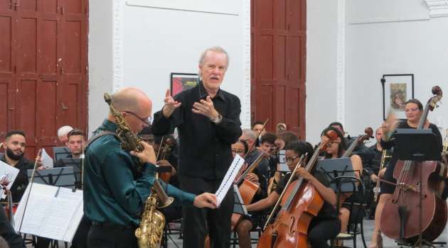 A la izquierda, Henry Hernández Nápoles, virtuoso saxofonista. /Foto: Delvis Toledo de la Cruz