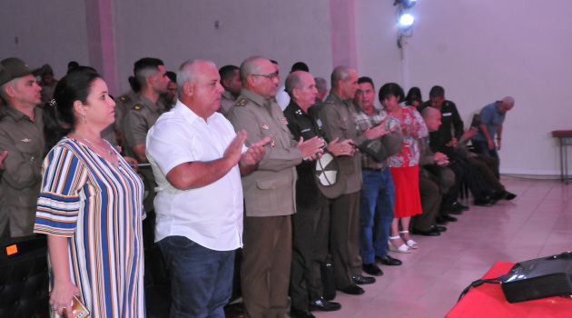 Las máximas autoridades de Cienfuegos presidieron el acto por la efeméride/ Foto: Juan Carlos Dorado.