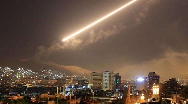 Ataque Israelí con misiles al aeropuerto internacional de Damasco y algunos puntos en las áreas rurales de la capital.