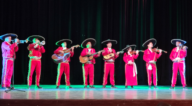 Mariachis Los Reyes durante la gala por el día mundial en respuesta al VIH-SIDA.