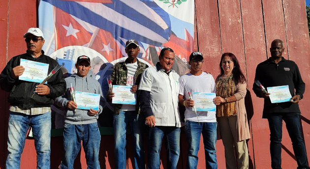 Donantes de Sangre recibieron el reconocimiento de manos de la dirección provincial de los CDR.