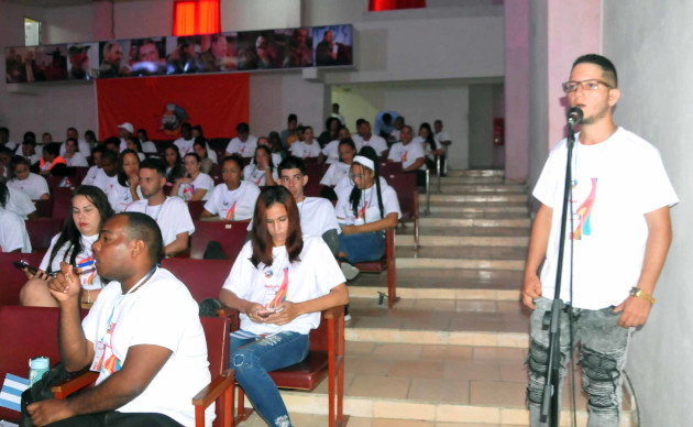 Varios jóvenes emitieron sus criterios sobre los retos de la juventud comunista en la provincia. /Foto: Juan Carlos Dorado