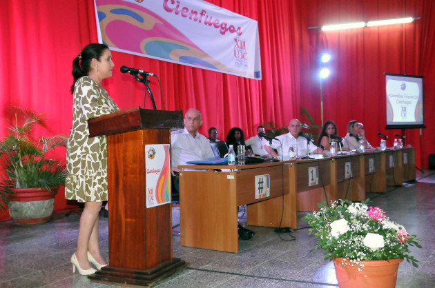 Marydé Fernández López, miembro del Comité Central y primera secretaria del PCC en Cienfuegos, tuvo a su cargo las palabras de clausura de la Asamblea Provincial de la UJC. /Foto: Juan Carlos Dorado