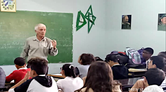 Juan Armando Moroño Guerrero, con más de 50 años en el sector educacional, considera que prestigiar la Educación cubana es sinónimo de defender el Proyecto Social de la Revolución.