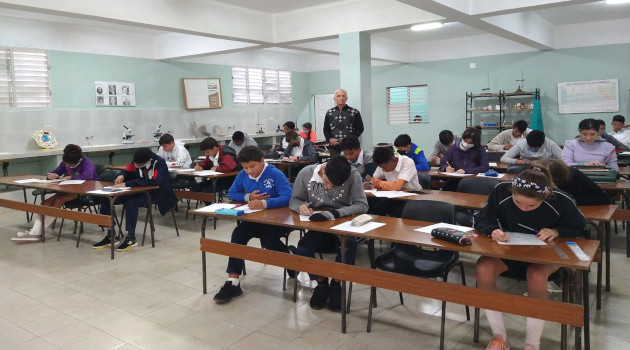 Juan Armando Moroño Guerrero, profesor de la Escuela Secundaria Básica “Frank País García”, considera que si algo no le puede faltar a un maestro son las ganas de aprender. / Foto: Tomada de su perfil en Facebook