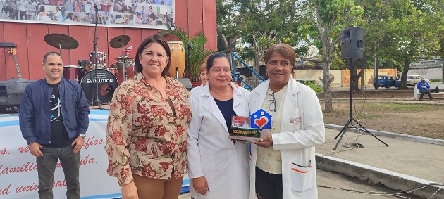 Los policlínicos de San Fernando de Camarones, Rodas y Cruces recibieron reconocimiento especial.
