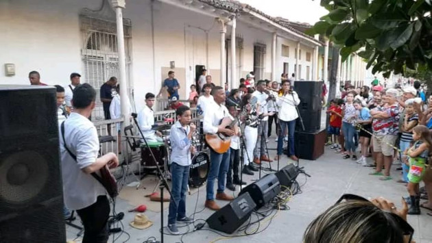 Grupo Ismaelillo en uno de sus conciertos promovidos por la Sociedad Cultural José Martí en Cienfuegos./ Foto: Cortesía de Lázaro Romero