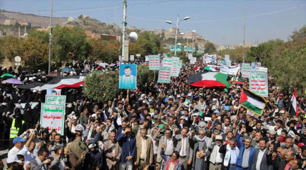 Yemeníes apoyan a Palestina durante una manifestación solidaria en Saná, la capital, 31 de enero de 2024. (Foto: Reuters)