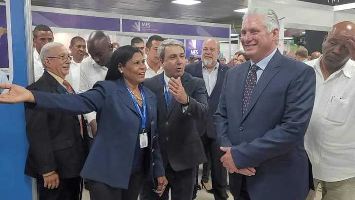 El presidente de la República de Cuba, Miguel Díaz-Canel Bermúdez, visitó el stand de la Universidad de Cienfuegos, como parte de la Feria Expositiva del XIV Congreso Internacional Universidad.
