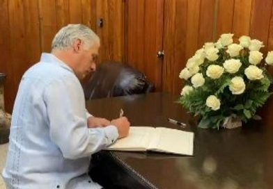 EN VIDEO: Presidente de Cuba firma libro de condolencia por víctimas de ataque terrorista en Moscú