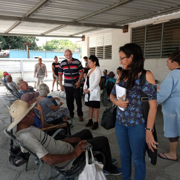 La visita llegó hasta el hogar de ancianos de Cruces./ Foto: Tomada de Twitter 