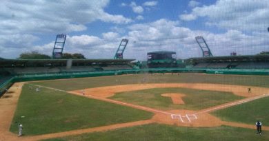 Partido entre los equipos de Holguín y Cienfuegos en la Serie Nacional de Béisbol.
