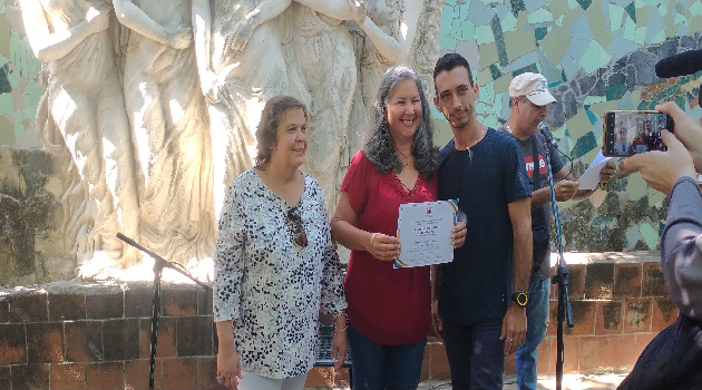 La historiadora y pedagoga Massiel Delgado Cabrera mereció una de las becas “José Díaz Roque“, por una investigación de muchos años e invaluable importancia para la cultura sureña. /Foto: Gretta Espinosa.